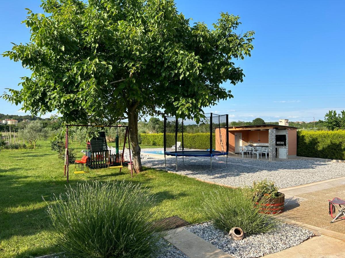 Villa Dora House With Wifi And Outdoor Swimming Pool à Pula Extérieur photo